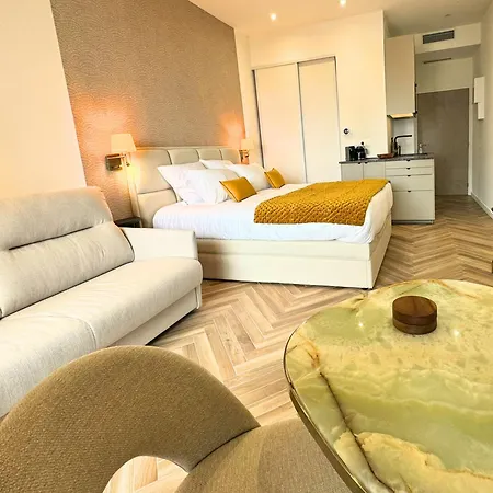 Monaco Border Luxury - Sea View - Pool Apartment